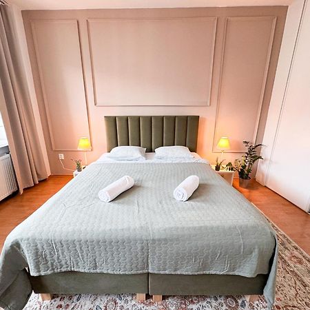 Gorgeous City Center Apartment In Bratislava With Free Parking ภายนอก รูปภาพ