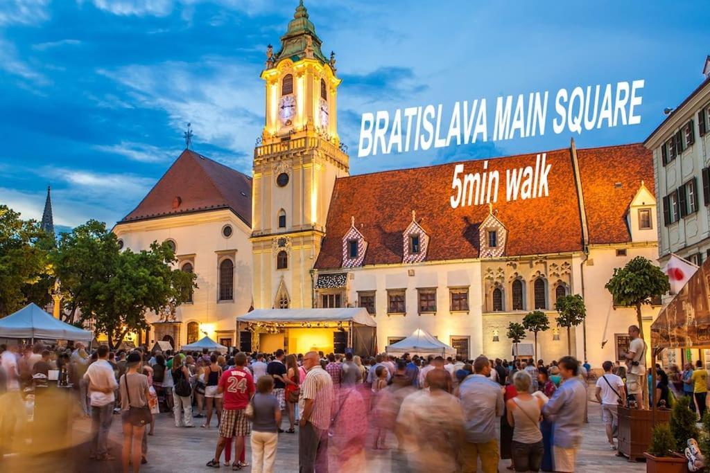 Gorgeous City Center Apartment In Bratislava With Free Parking ภายนอก รูปภาพ