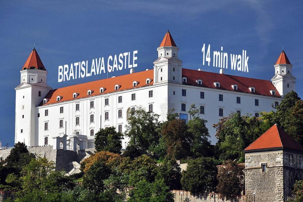 Gorgeous City Center Apartment In Bratislava With Free Parking ภายนอก รูปภาพ