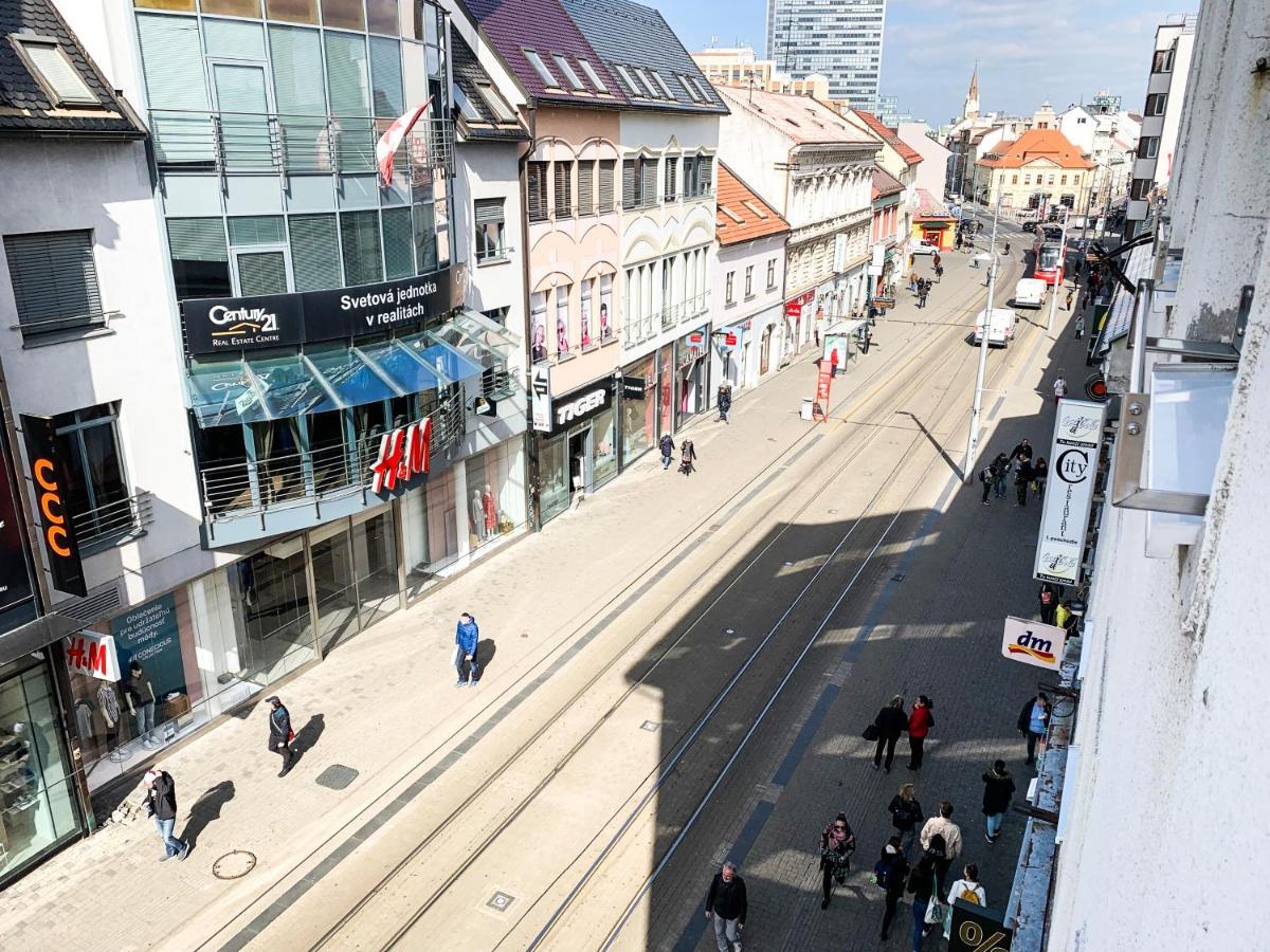 Gorgeous City Center Apartment In Bratislava With Free Parking ภายนอก รูปภาพ