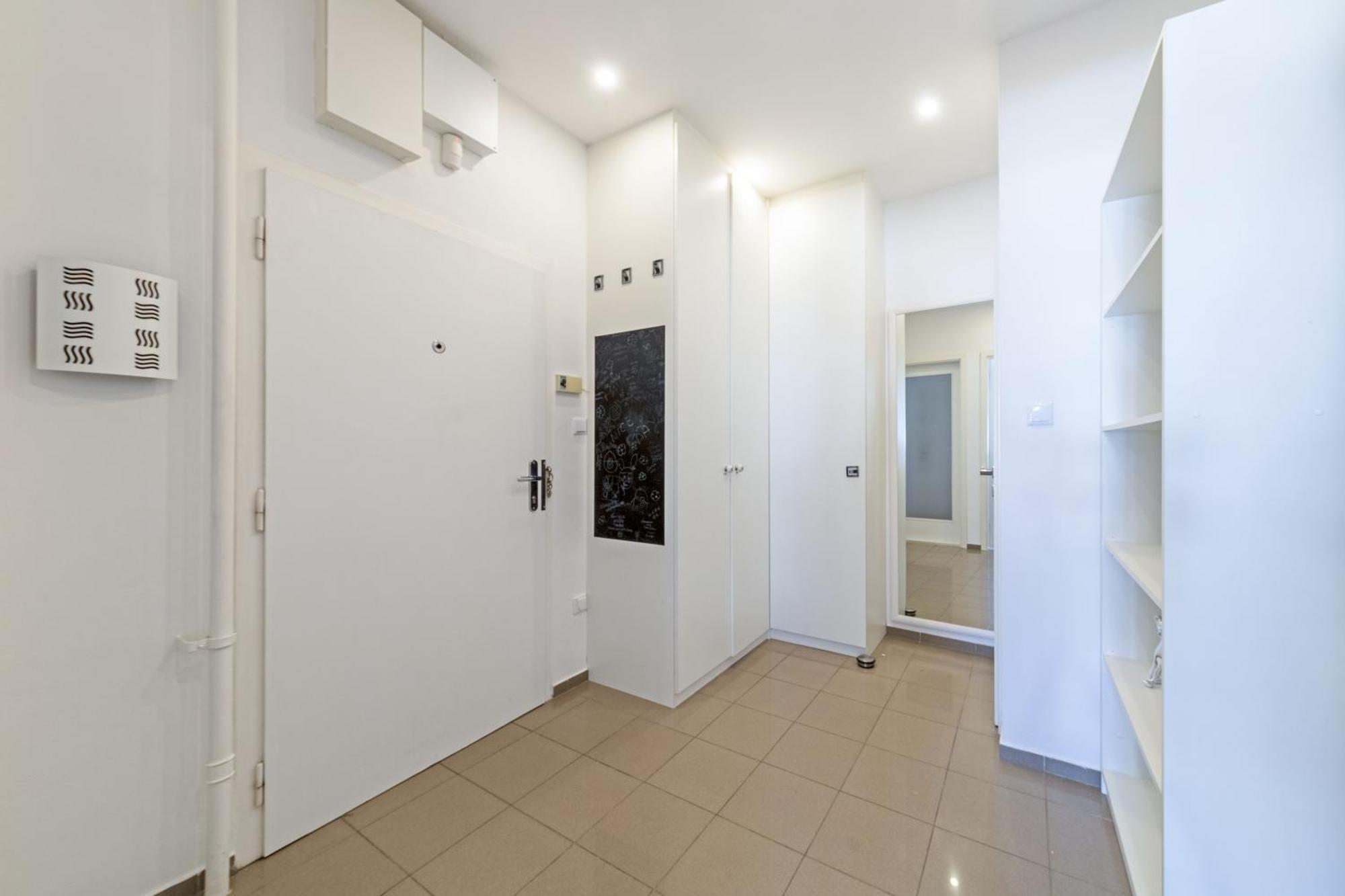 Gorgeous City Center Apartment In Bratislava With Free Parking ภายนอก รูปภาพ
