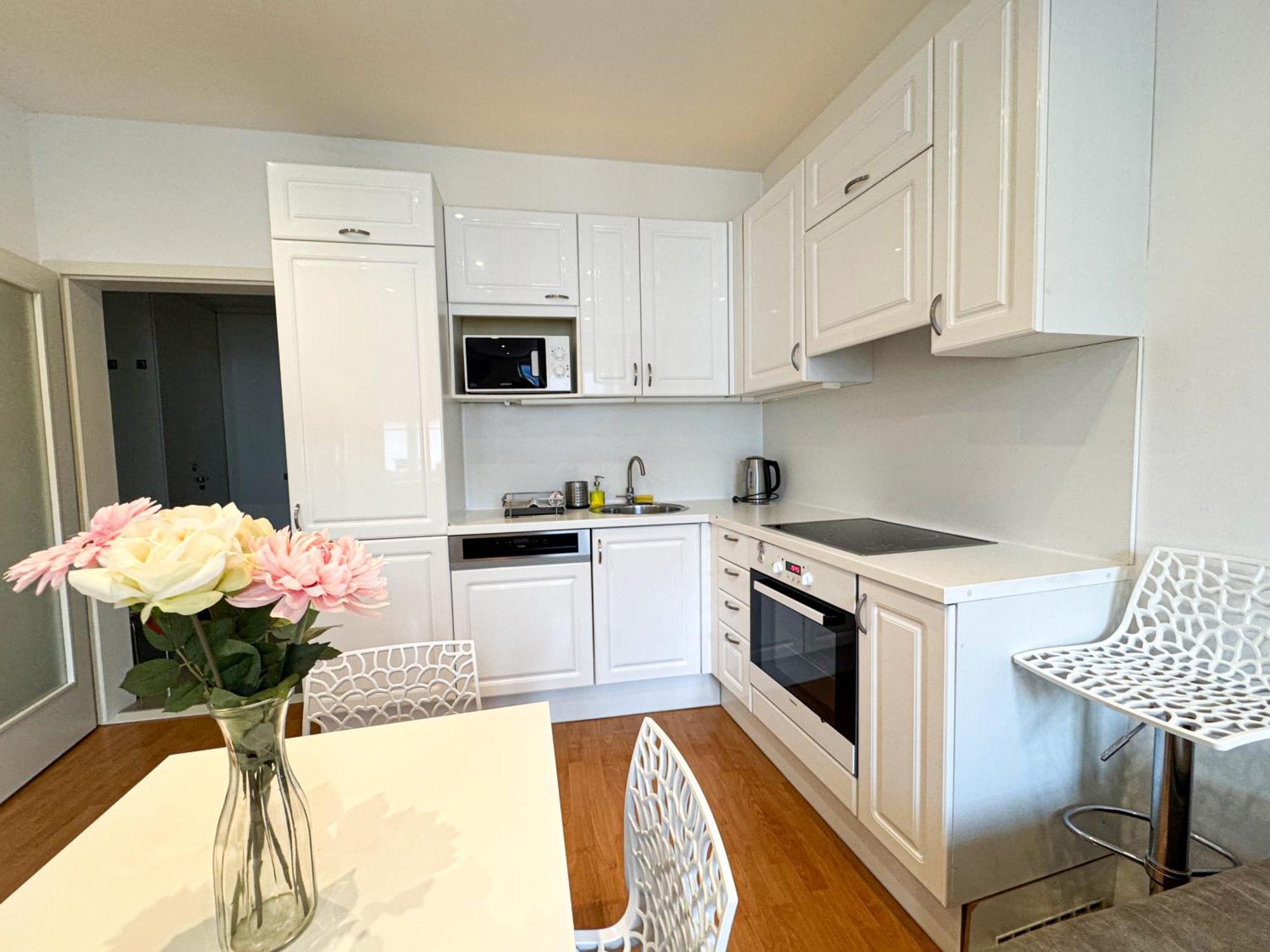Gorgeous City Center Apartment In Bratislava With Free Parking ภายนอก รูปภาพ